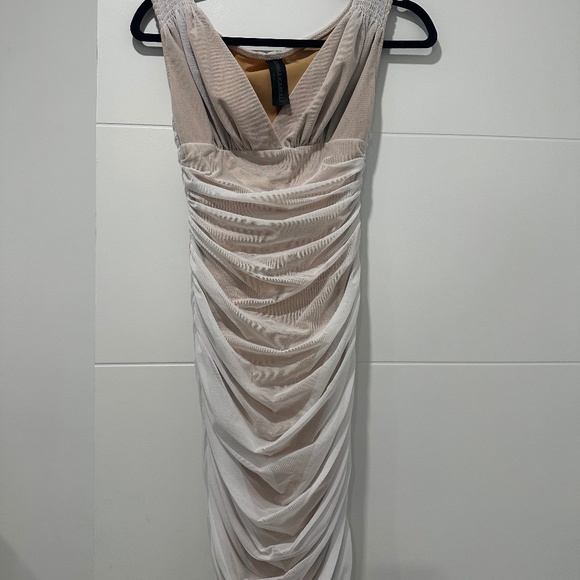 NWOT NORMA KAMALI BODYCON RUCHED TARA DRESS- IVORY - Picture 2 of 4